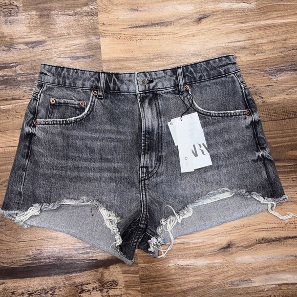 Zara Pants - Zara The High Waist Short in Arctic Grey sz 10 NWT distressed